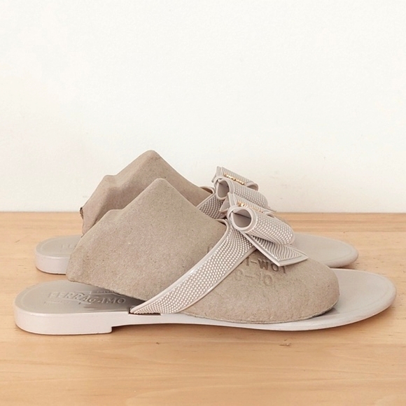 Salvarote Ferragamo Bow Beige Thong Jelly Sandals - Picture 4 of 13